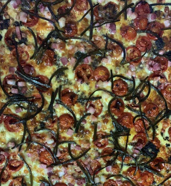 Pizza pomodorini, pancetta, zolle d’aglio e tartufo